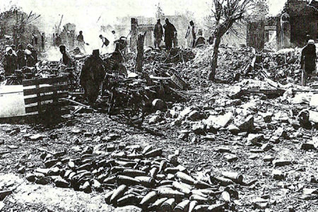 انفجار مقرپلیس طالبان در جلال‌آباد که در اثر آن بیش از ۱۰۰ نفر کشته شد