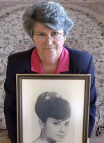 پروین دارابی با عکس خواهرش هما دارابی